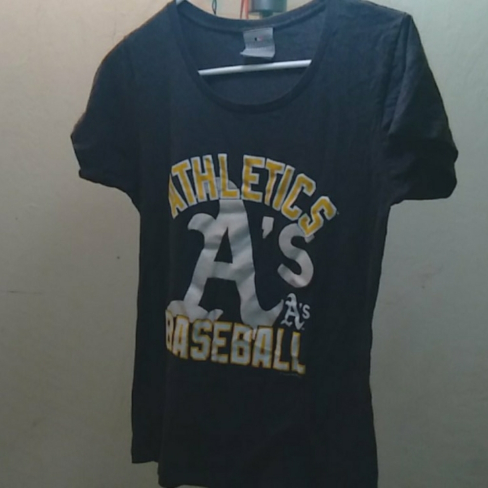Womans oakland athletics shirt